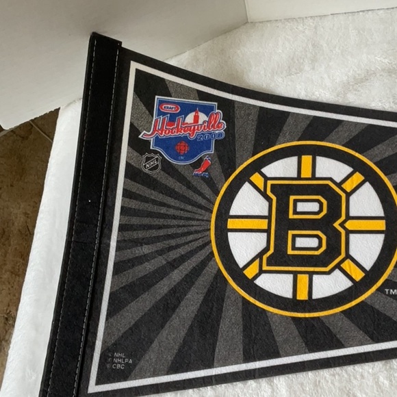 NHL Red and Black Game Pennants - Picture 5 of 10